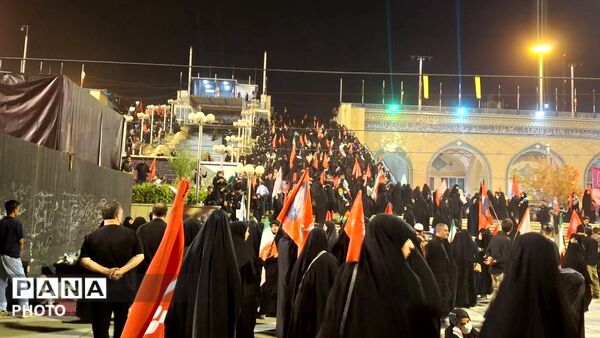 رسم وداع  با پیکر مطهر امام قائد
