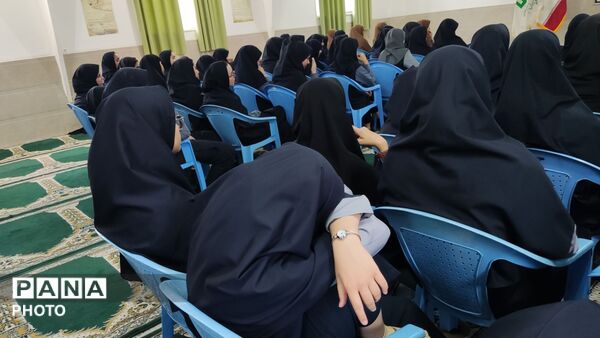 روایتگری دفاع مقدس در مدرسه امام حسین (ع) نیشابور 