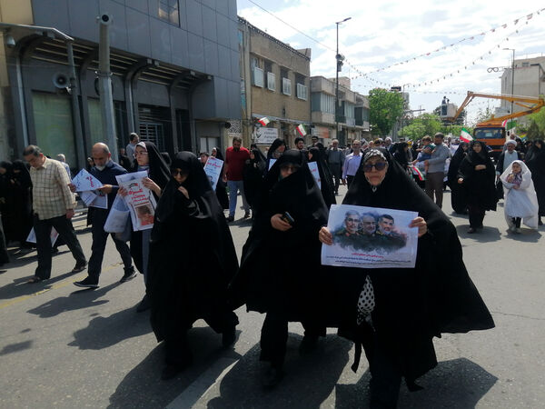 راهپیمایی نمازگزاران جمعه قم در حمایت از عملیات وعده صادق و طرح نور