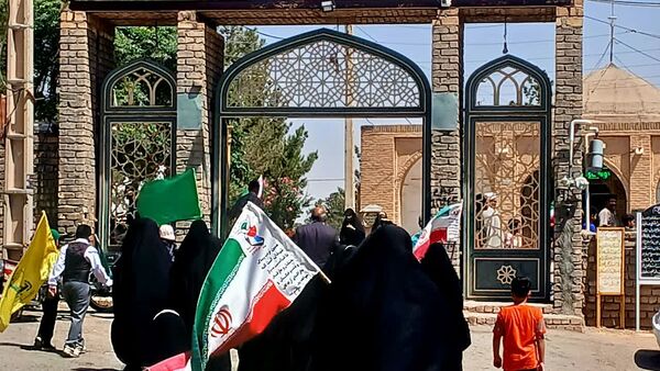 پیاده‌روی خانوادگی روستاییان «صرم» قم به‌مناسبت هفته دولت