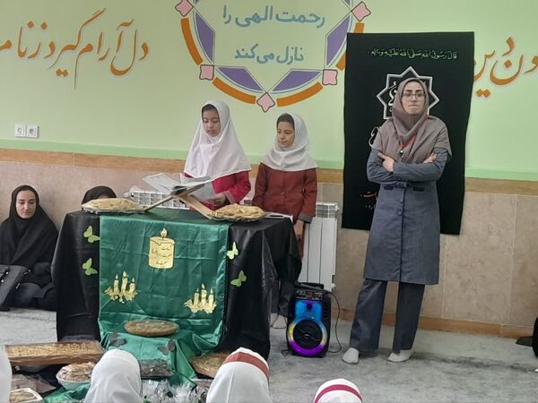 مراسم معنوی روضه حضرت فاطمه زهرا (س) در دبستان فردوس