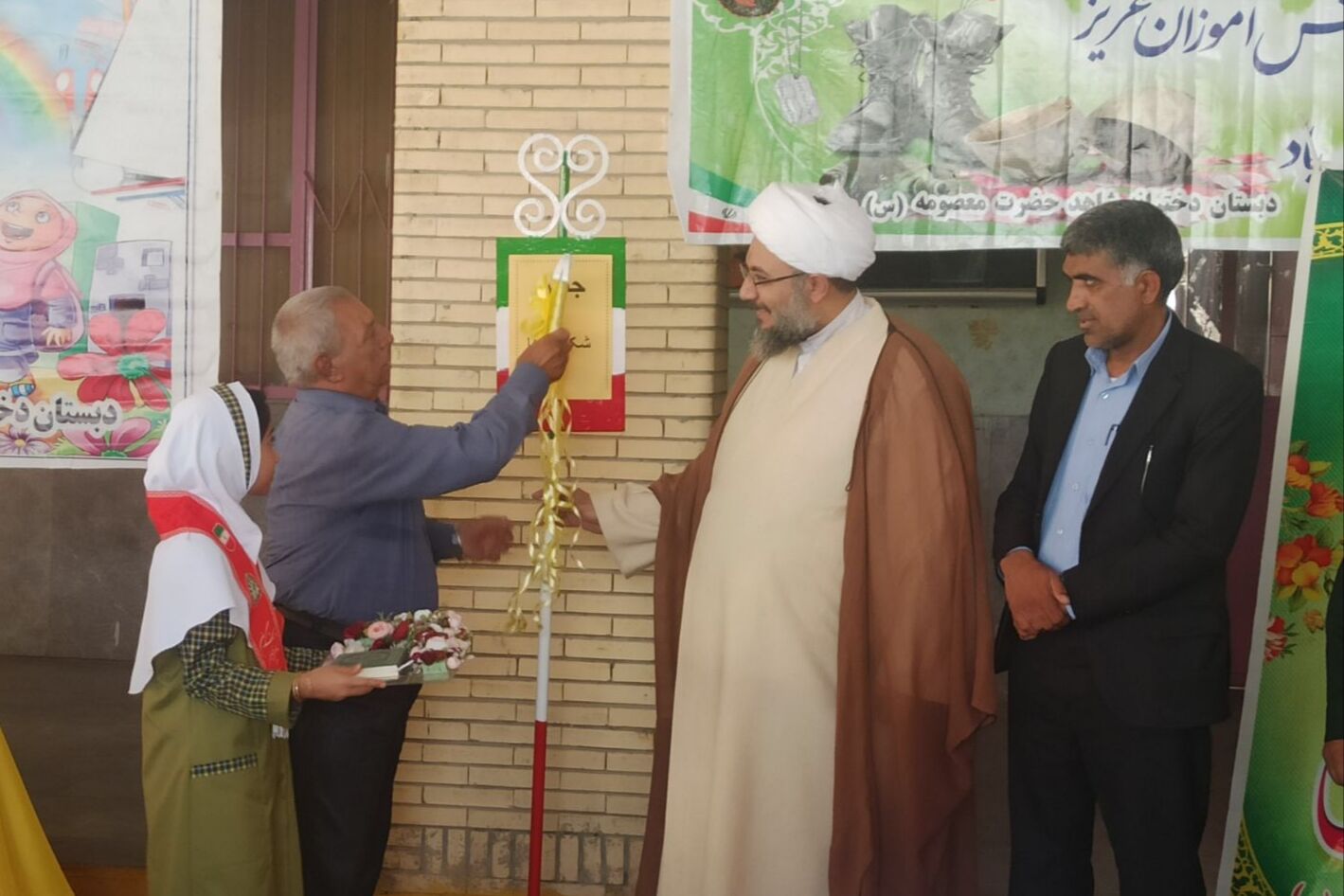شکوفه‌های دانایی در مدرسه شاهد حاجی‌آباد