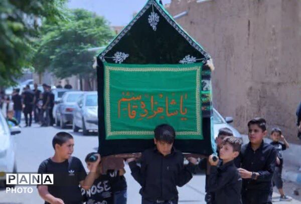 هم‌نوایی نسل‌ها در دسته‌های عزاداری امام حسین(ع) 