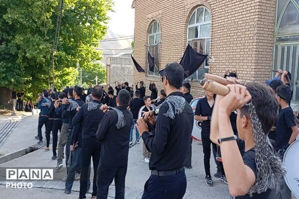 ارادت مردم در روز تاسوعای حسینی با برگزاری هئیت عزاداری به ابوالفضل عباس  
