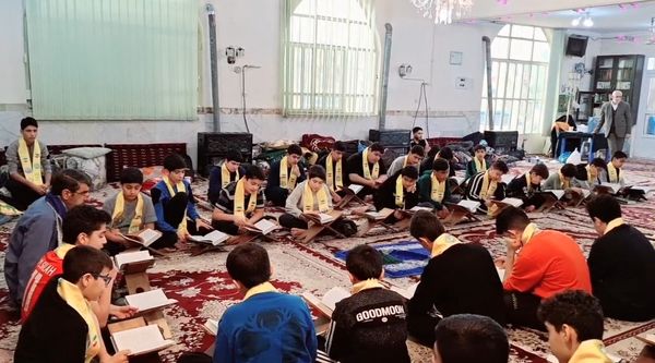 اعتکاف دانش‌آموزی در گرگان