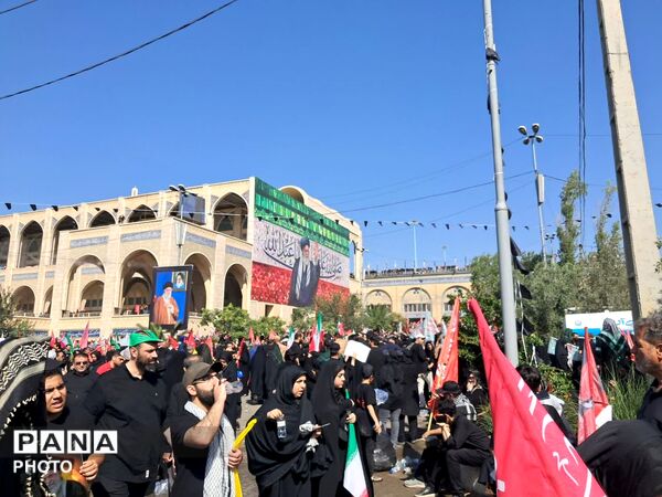  آخرین  وداع  ملت ایران با رهبر شهید در روز تشییع 