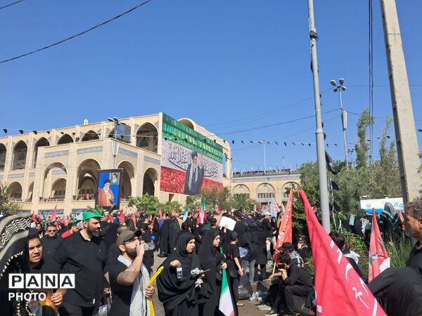  آخرین  وداع  ملت ایران با رهبر شهید در روز تشییع 