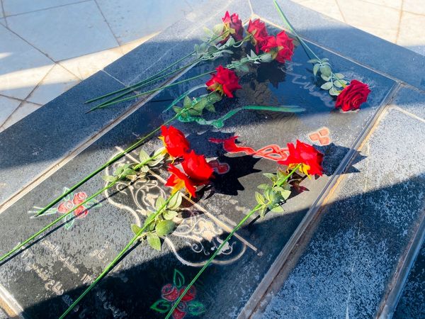 غبارروبی گلزار شهدای گمنام شهرستان باخرز