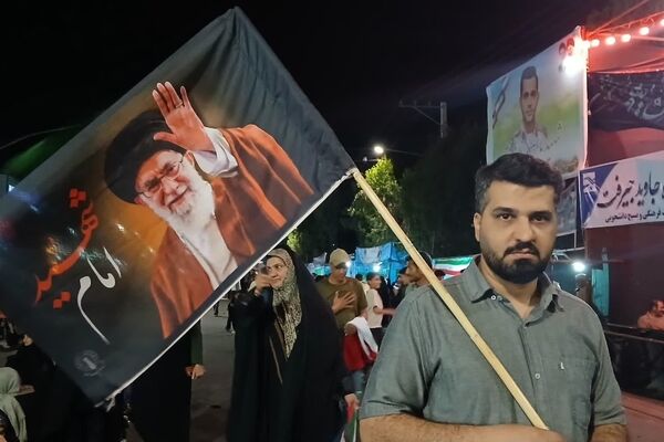 از تجمع تا ایستادگی؛ حضور مردم در چهارراه بعثت برای دفاع از ایران
