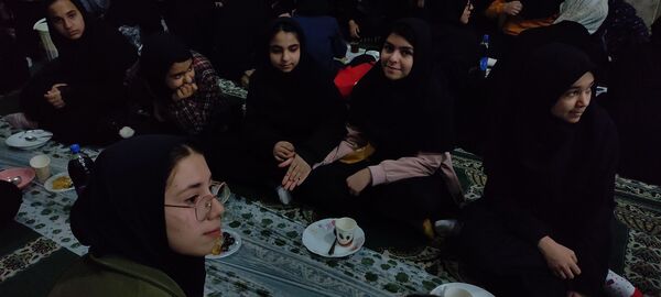 ضیافت افطاری ماه مبارک رمضان در دبیرستان پژمان بختیاری ناحیه یک مشهد 