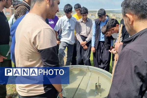 بازدید علمی دانش‌آموزان دبیرستان زانست بانه از اداره هواشناسی