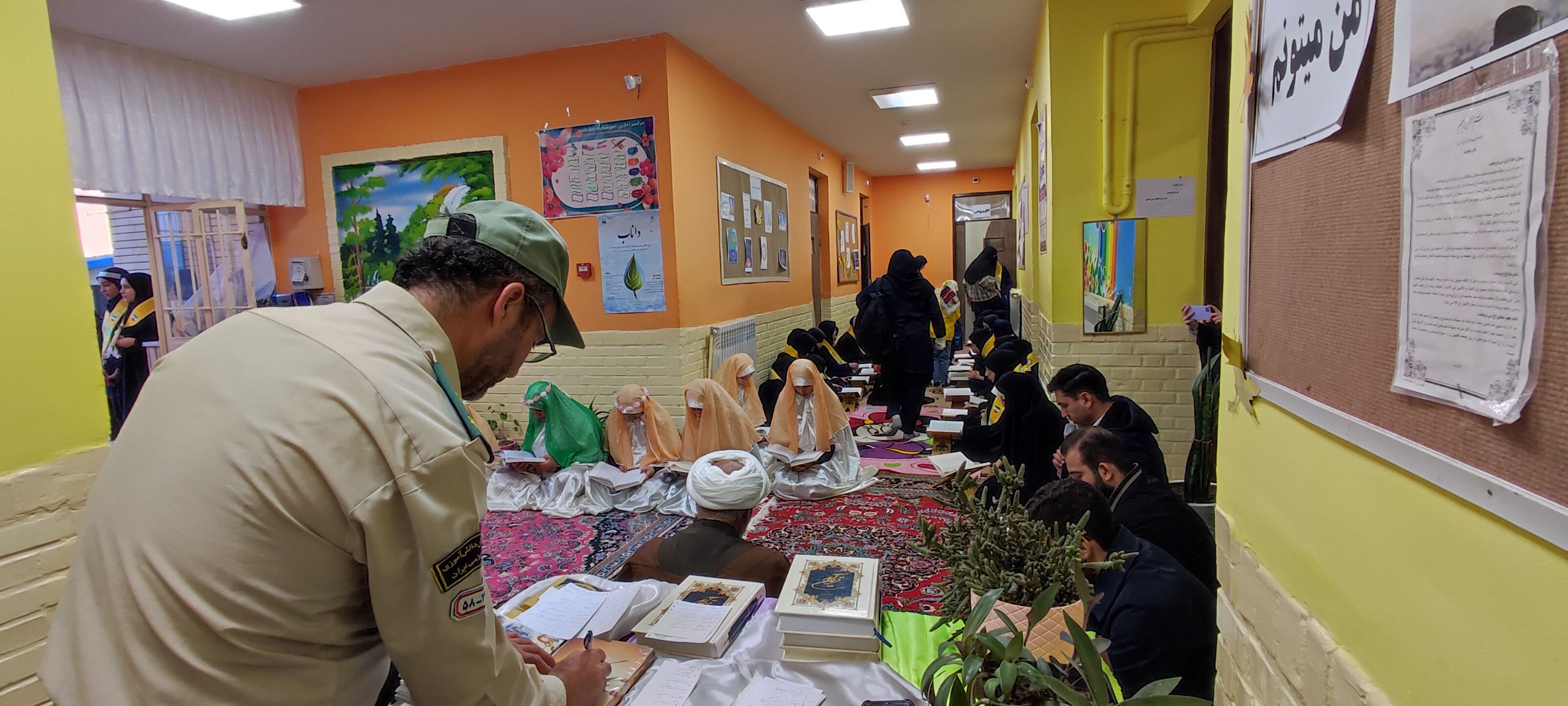 محفل انس با قرآن کریم در دبیرستان دخترانه شهدای زیارت 
