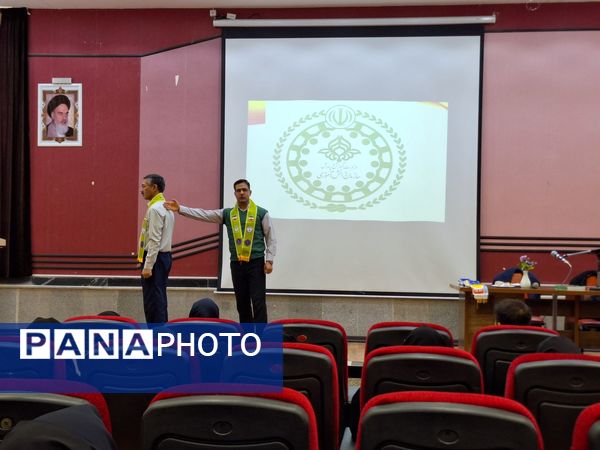 کارگاه آموزشی و توجیهی مربیان پیشتاز تربت حیدریه 