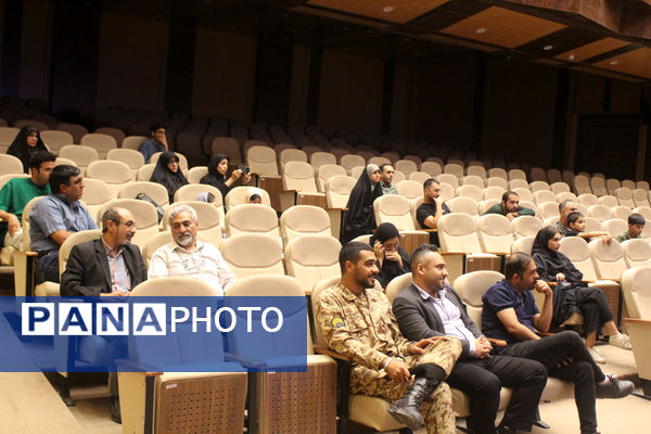 کارگاه نمایشنامه خوانی و نقد فیلم دفاع مقدس در قم