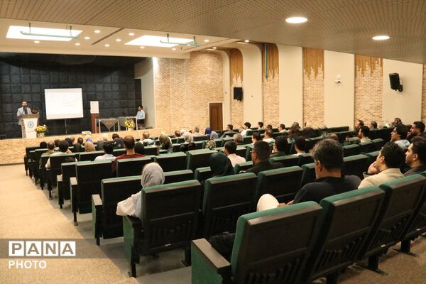  استقبال مخاطبان از معرفی اثر ادبی «یک جام دگر» در یزد