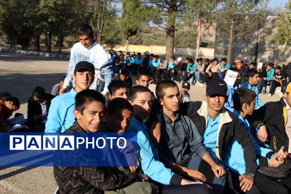 کارگاه آموزش بهداشت روان در مدرسه نخبگان عشایر گنجه‌ای برگزار شد