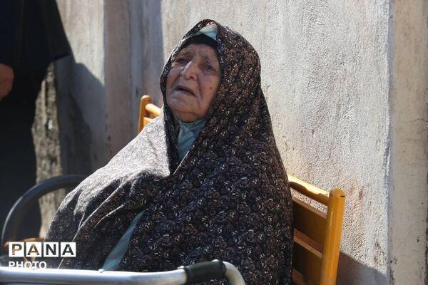 مراسم تشییع و خاکسپاری خلبان شهید مجید دلیریان در روستای صرم