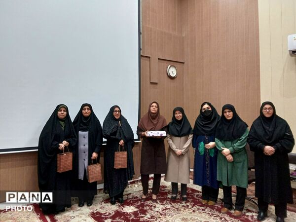 جلسه انجمن اولیا و مربیان دبیرستان نمونه فرهنگ در کانون شهید شوشتری