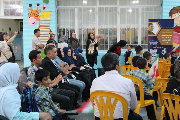 جشن شکوفه‌ها در دبستان منوچهر رزاقی ناحیه۳ مشهد