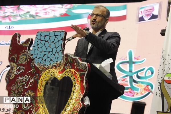 همایش تجلیل از معلمان در ساری