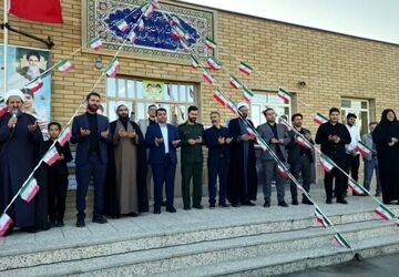 گرامیداشت روز دانش‌آموز و دهه فاطمیه در مدرسه امام خمینی صالح‌آباد قرچک
