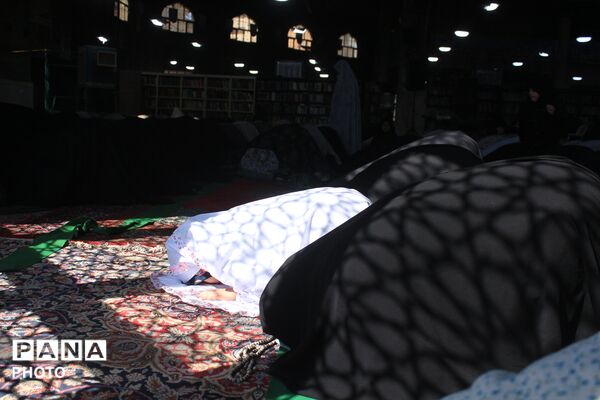 نماز استغاثه امام زمان(عج) در مصلی بزرگ امام خمینی نسیم‌شهر