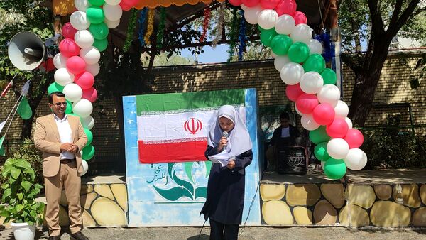آیین نواختن زنگ مهر، ایثار و شهادت در دبستان شاهد حاج تقی آقا بزرگ ناحیه یک مشهد 