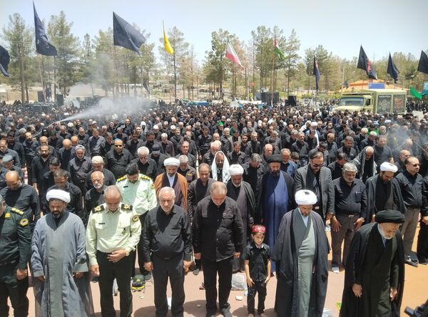 اقامه نماز ظهر عاشورا در قتلگاه بیرجند 