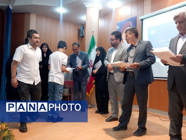 اختتامیه جشنواره سفیران سلامت،یاریگران زندگی ونوجوان سالم دردبیرستان دوره اول آرمینه مصلی نژاد