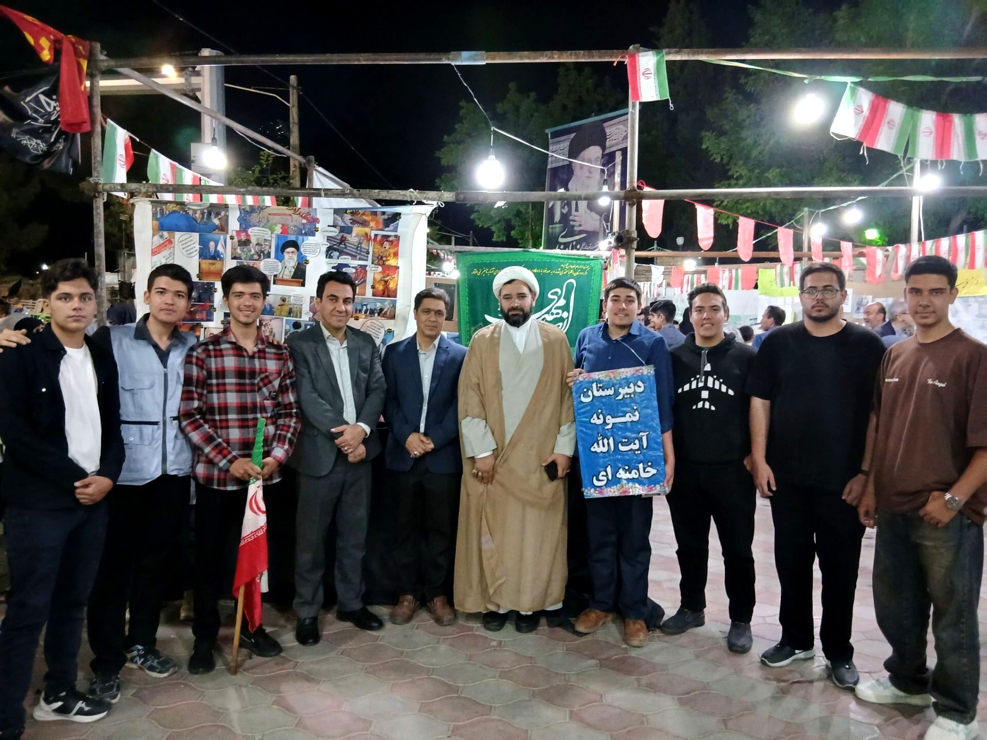 برپایی موکب فرهنگی توسط بسیج دانش آموزی و انجمن اسلامی دبیرستان نمونه آیت الله خامنه ای