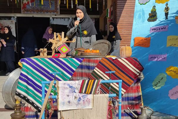 گرامیداشت روز دانش‌آموز در دبیرستان فرزانگان قائمشهر