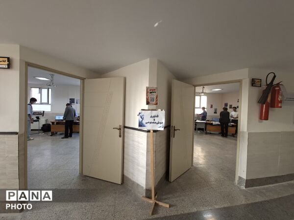 نمایشگاه ققنوس دانایی در دبیرستان علامه حلی ۵ برگزار شد