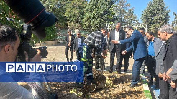 زنگ مهر در دبیرستان خاندان قفلی ناحیه هفت