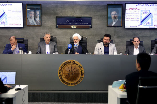 رئیس اتاق بازرگانی ایران برلزوم ارتقاء سطح امکانات زیرساختی در شهرک‌های صنعتی تاکید کرد
