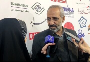 نمایشگاه زاینده نور  ، روشنایی را در آغوش بگیرید