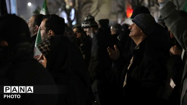 بیست و هفتمین سیل خروشان مردمی در راهپیمایی‌ها