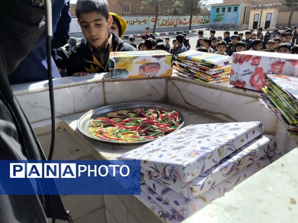 برگزاری مراسم تقدیر واهدای جایزه به دانش آموزان دبستان شهید پسندیده فدافن