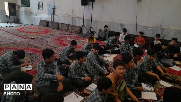 ایستادگی و یادگیری فراتر از یک درس 