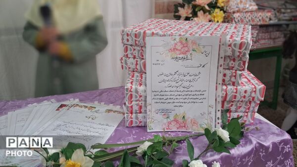 آیین سپاس معلم در مدرسه تمام تشکیلاتی سمیه منطقه مهربان 