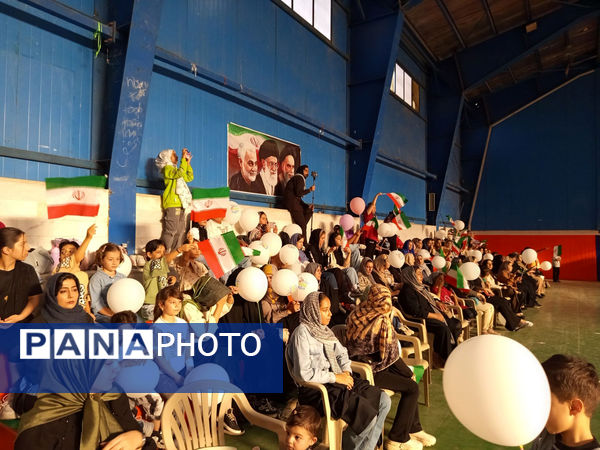 تقدیر از دختران برگزیده مسابقات ورزشی در شهر جعفریه قم