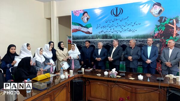 تجلیل از دانش‌آموزان مقام‌آور جشنواره علمی و پژوهشی در ملکان