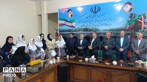 تجلیل از دانش‌آموزان مقام‌آور جشنواره علمی و پژوهشی در ملکان