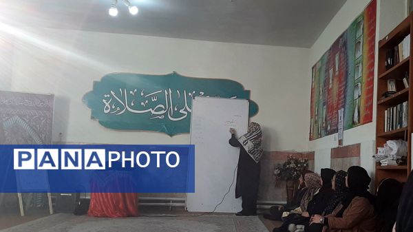 اولین جلسه آموزش خانواده در دبستان نیایش با حضور خانم موسوی