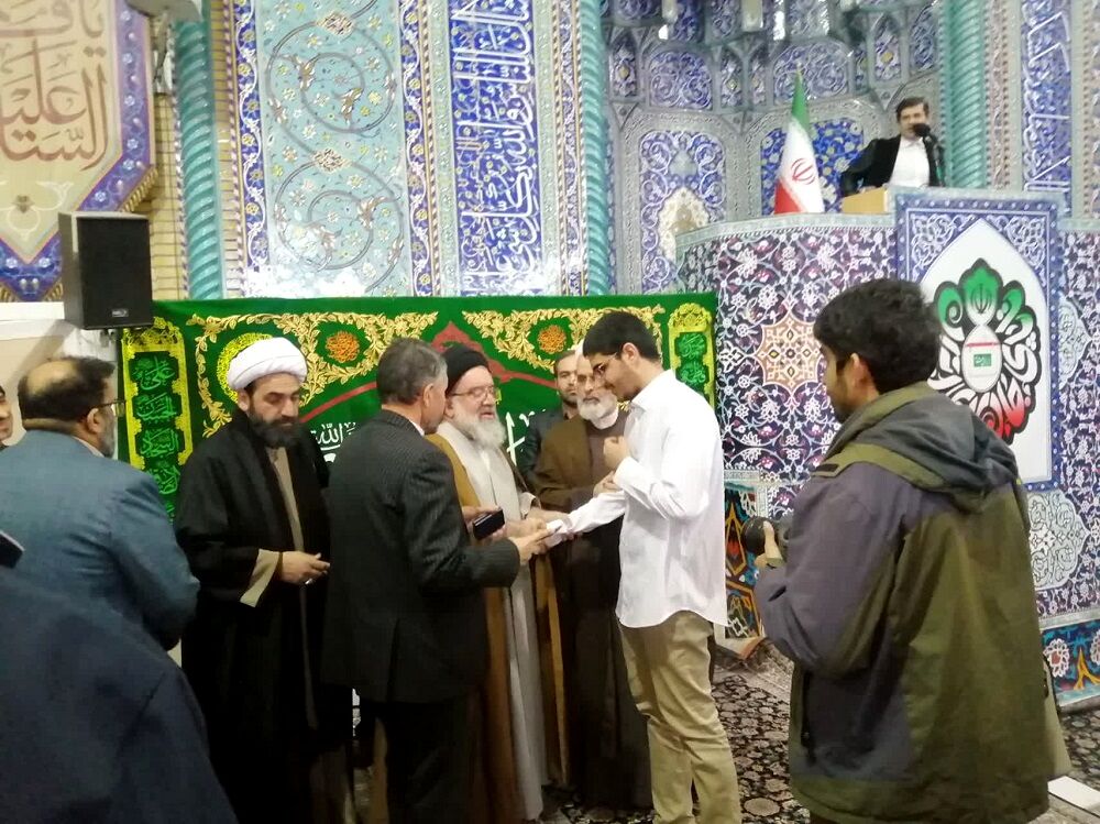تقدیر از دانش‌آموز قمی نفر اول مسابقات بین‌المللی قرآن کریم دانش‌آموزان