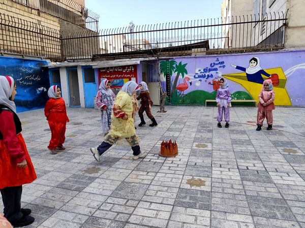 برگزاری جشن چهارشنبه سوری ایمن  در دبستان سارا شهرستان ملارد 