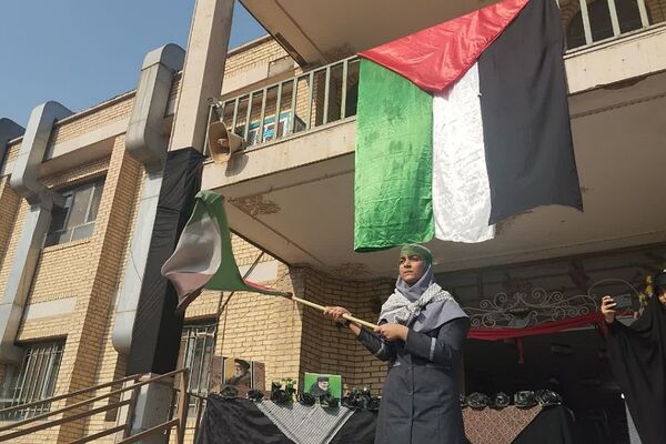 تجمع دانش‌آموزان دبیرستان معرفت در حمایت از جبهه مقاومت و محکومیت شهادت سید حسن نصرالله