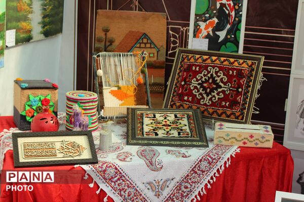 هنر دانش‌آموزان بهارستان یک در نگاه مسئولان