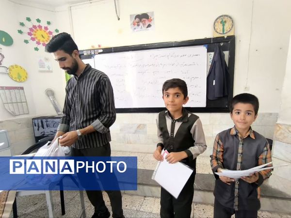 تقدیر از برترین‌های دبستان شهید پسندیده فدافن