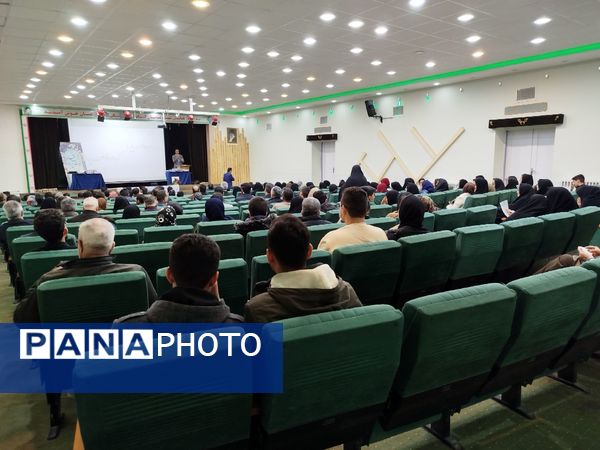 تقدیر از برترین های مدرسه نمونه آیت‌الله خامنه‌ای 