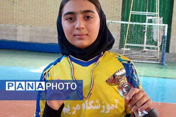 مسابقه فوتسال دانش‌آموزی دختران ابتدایی در بهارستان دو